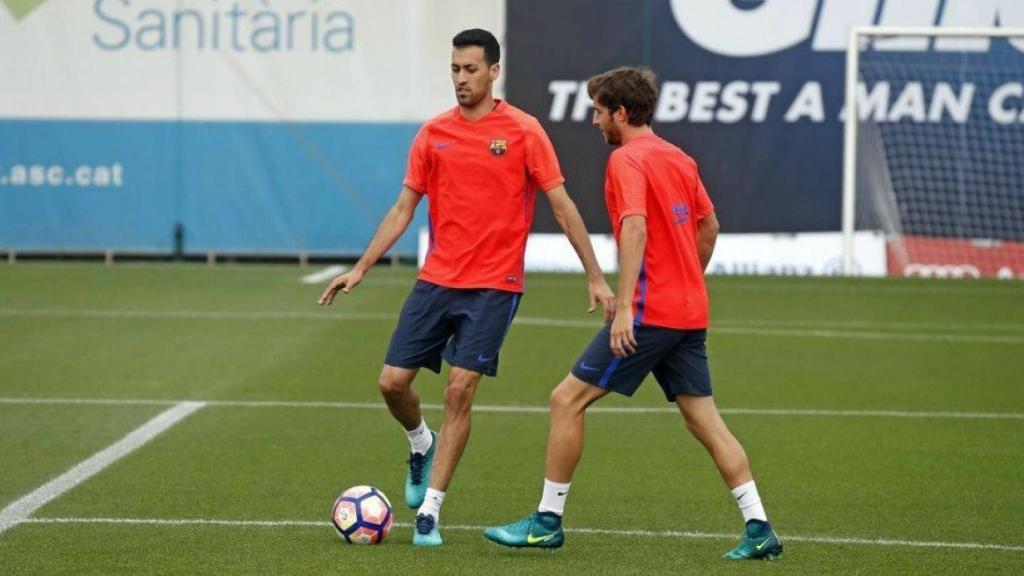 Busquets y Sergi Roberto en un entrenamiento con el Barcelona. Foto: fcbarcelona.es