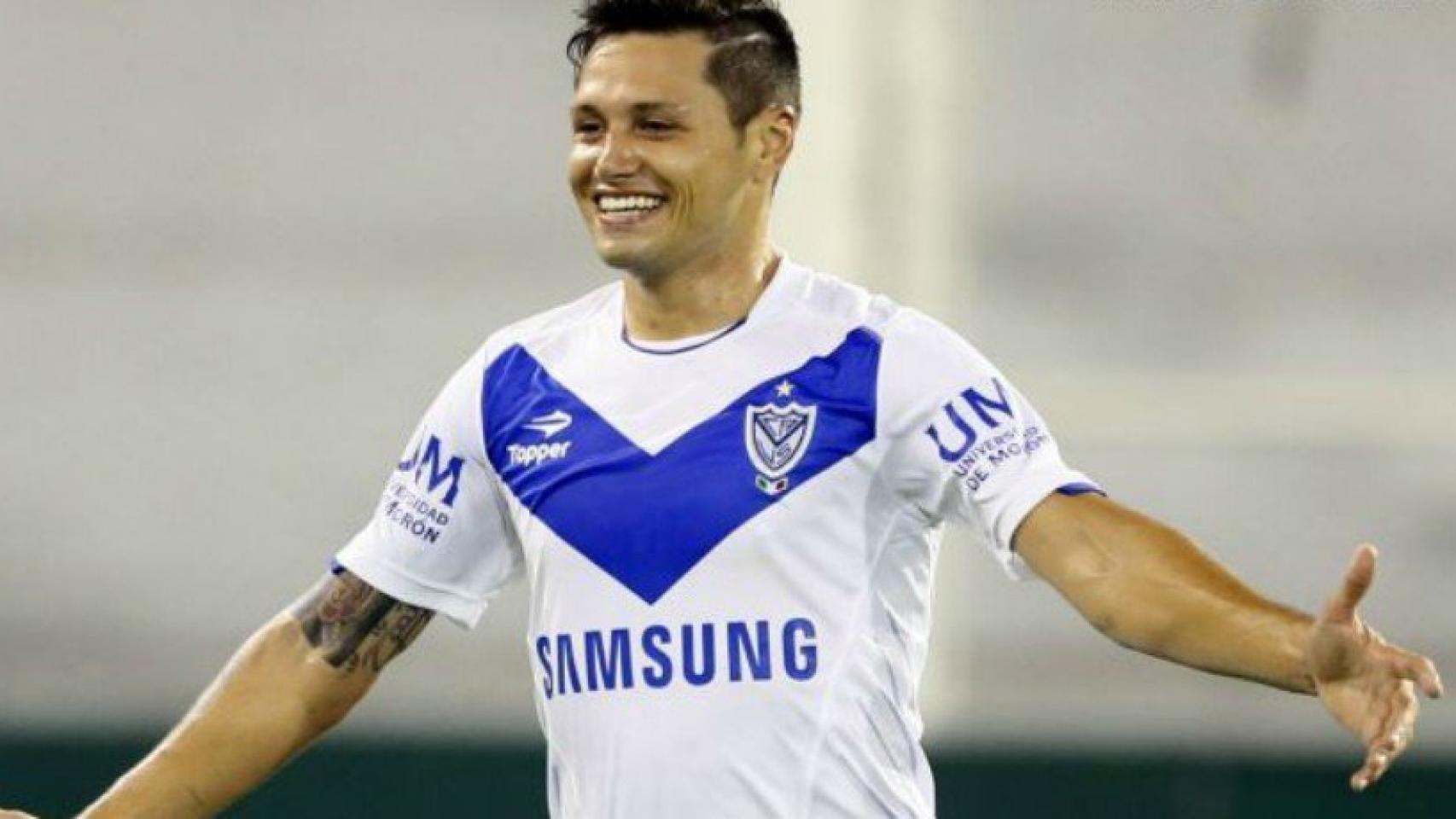 Mauro Zárate durante un partido con Vélez. Imagen: (velezsarsfield.com.ar)