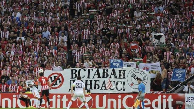 Pancarta en San Mamés en apoyo de las repúblicas autoproclamadas de Donbás.