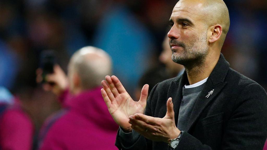 Guardiola, tras ganar su primer título con el City.