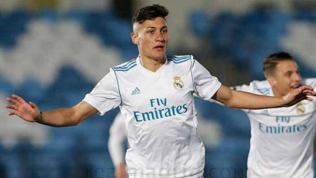 Óscar Rodríguez celebra un gol con el Castilla