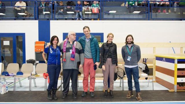 Urdangarin y Cristina, con los directivos del Granollers.