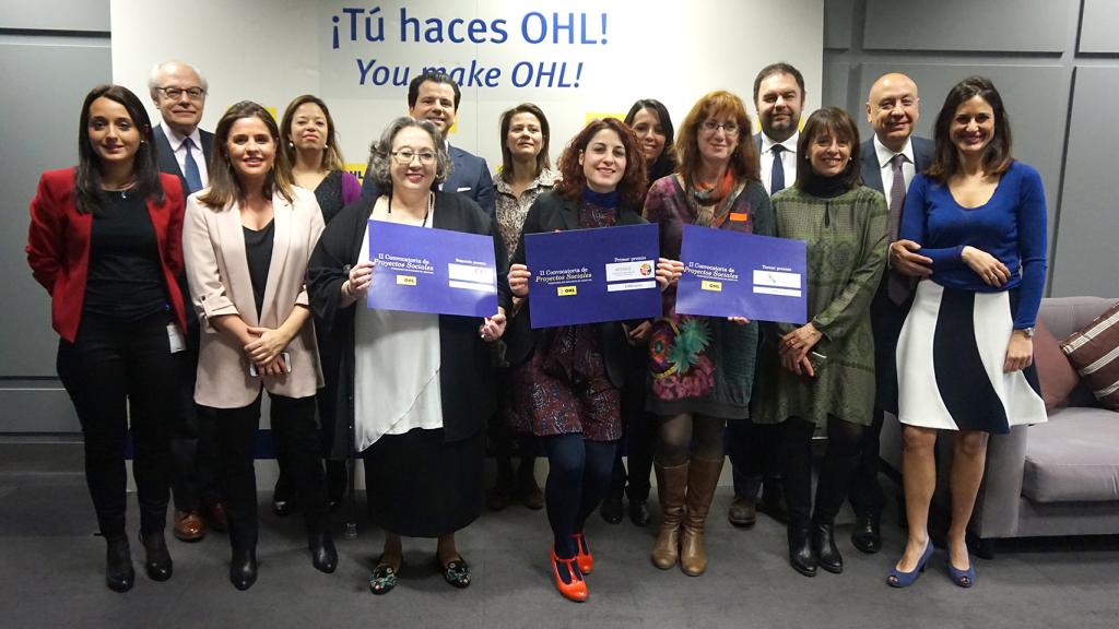 Foto de familia al término de la entrega de los premios.