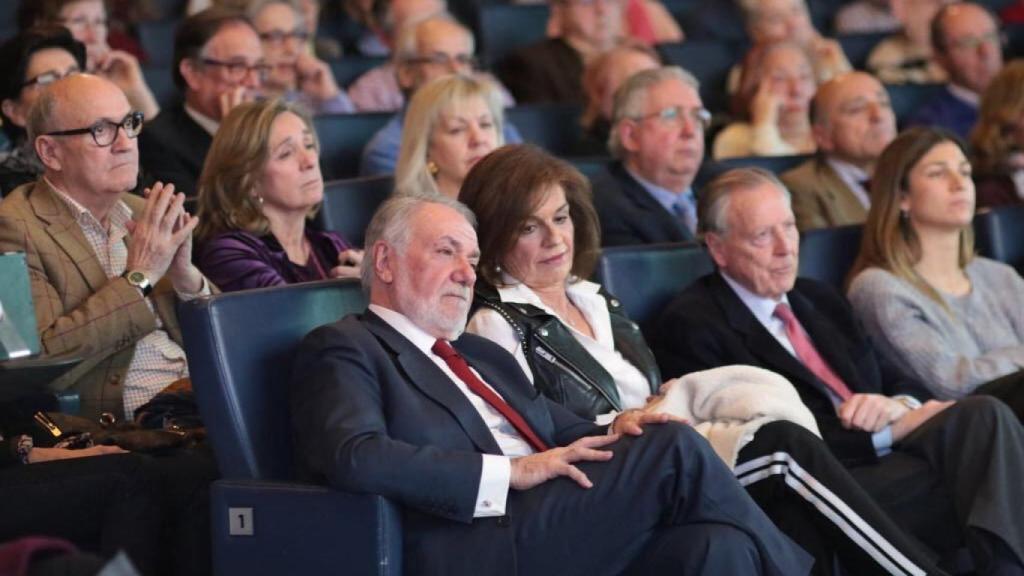 Jaime Mayor Oreja y Ana Botella (primera fila) durante la charla celebrada en Madrid.