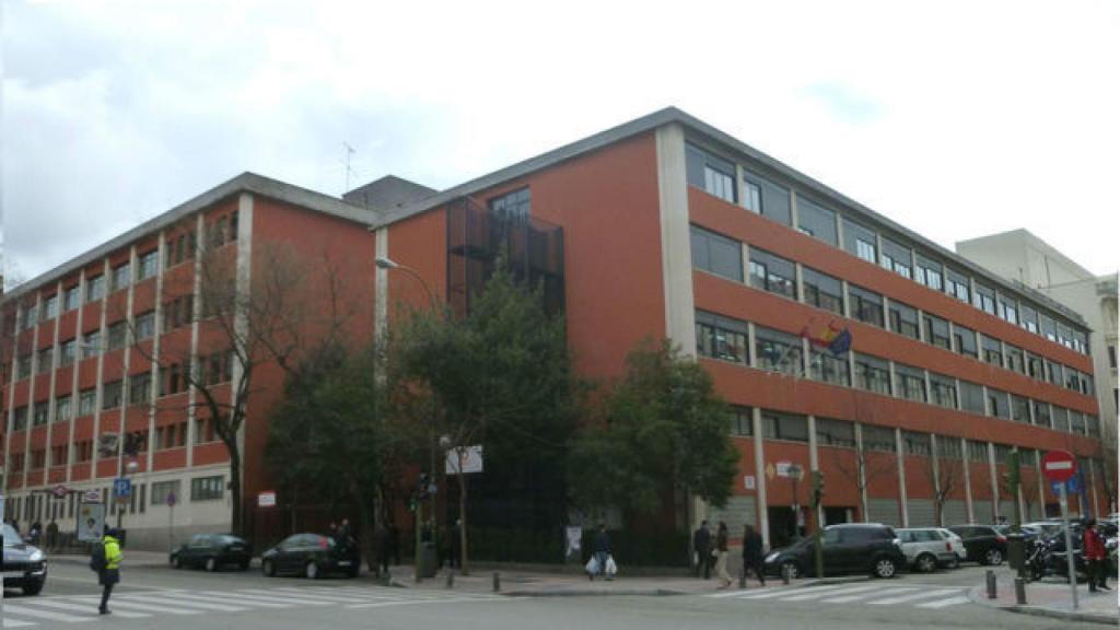 Fachada del centro educativo Beatriz Galindo.