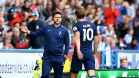 Pochettino y Kane durante un partido del Tottenham. Foto: Twitter (@ElTransistorOC).