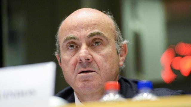 El ministro Guindos, durante su examen en el Parlamento Europeo