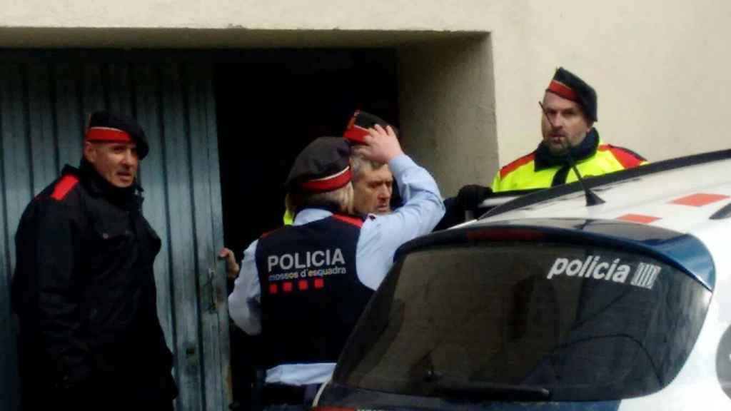 El detenido por el doble homicidio del pantano, Jordi Magentí, a la salida del registro