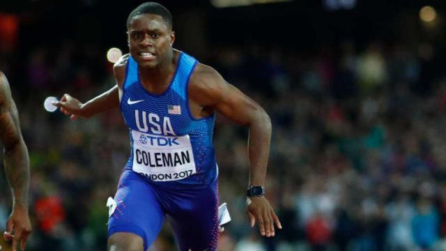 Christian Coleman y Usain Bolt en la final de los 100 metros del Mundial 2017.