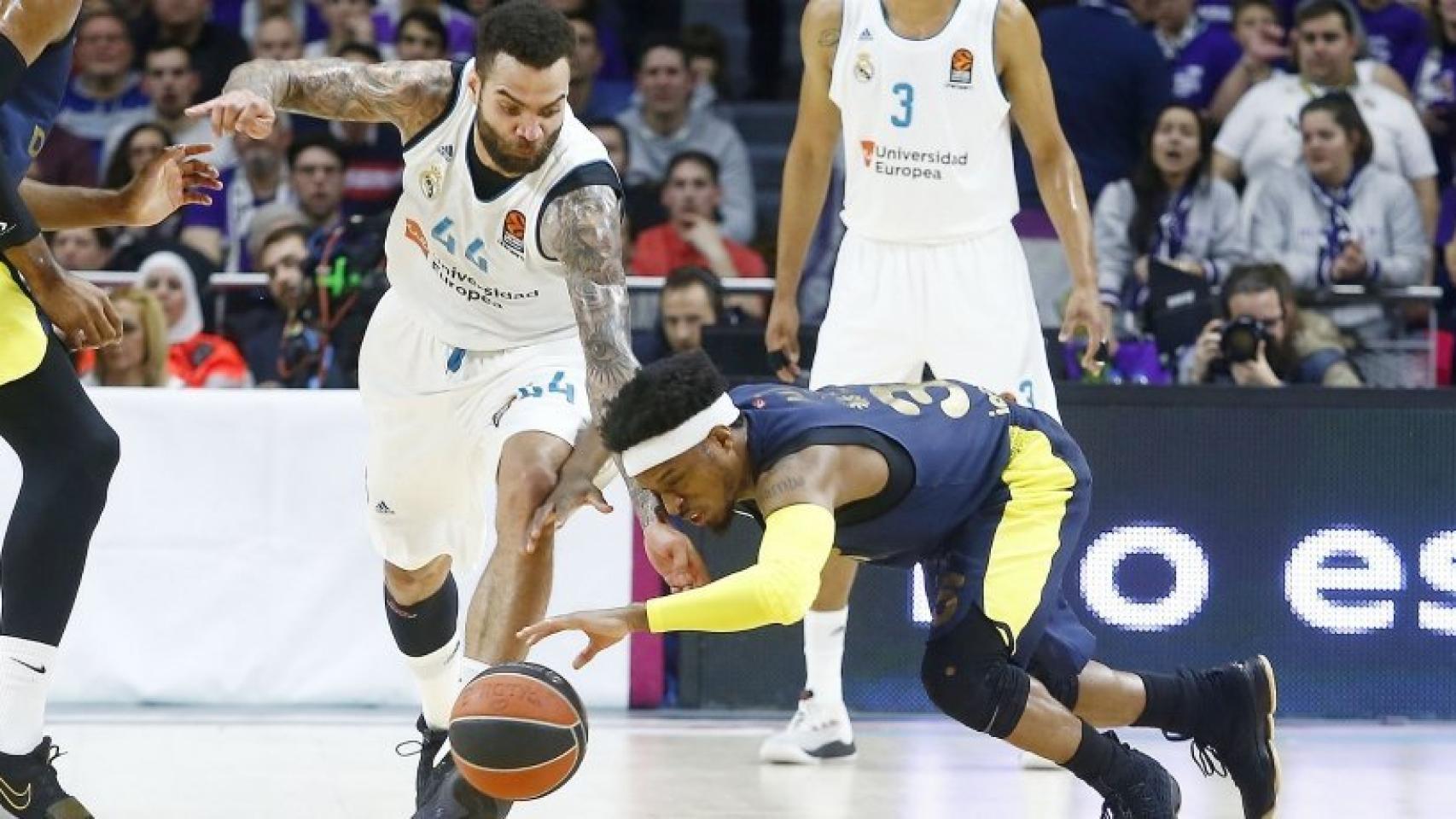 Taylor ante Fenerbahçe. Foto: acb.com