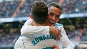 Lucas abraza a Cristiano por su gol