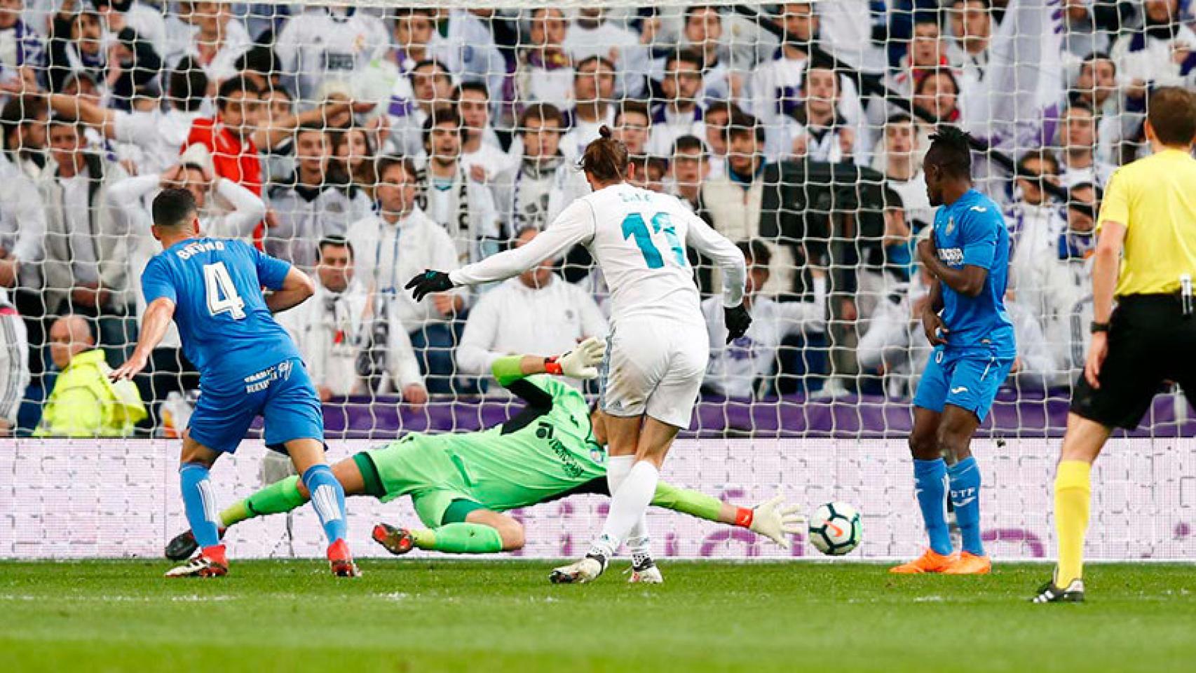 Gareth Bale marcando el primer gol al Getafe