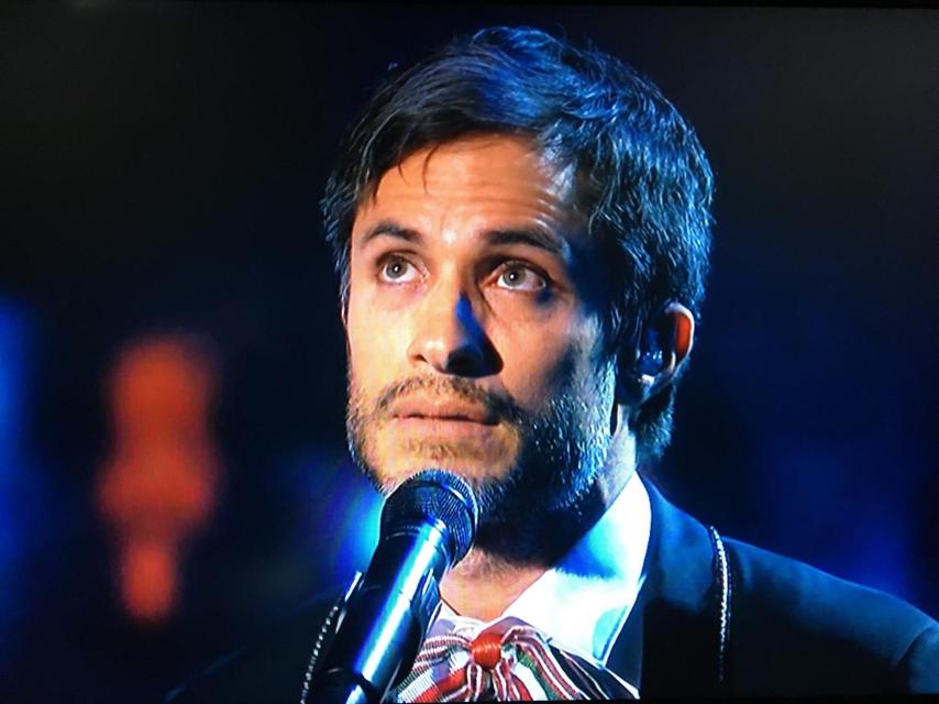 Gael García Bernal aceptó cantar Recuérdame, de Coco, y se equivocó.