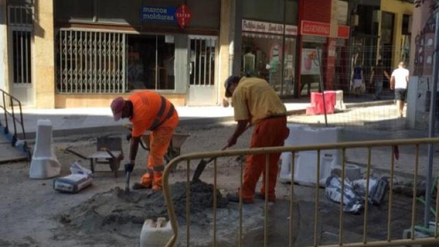 Asfaltado en una calle de Valladolid