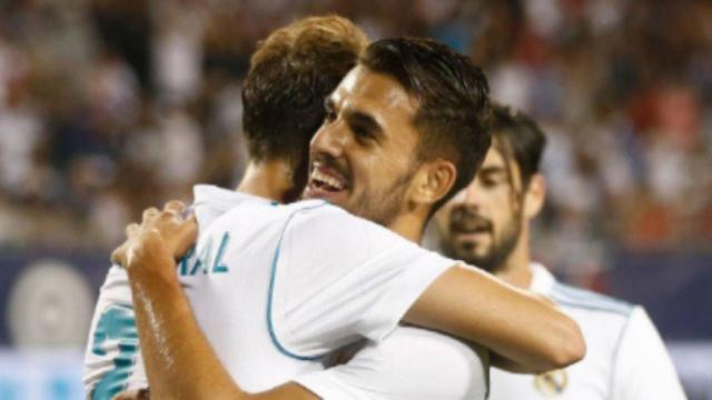 Ceballos se abraza con Mayoral.