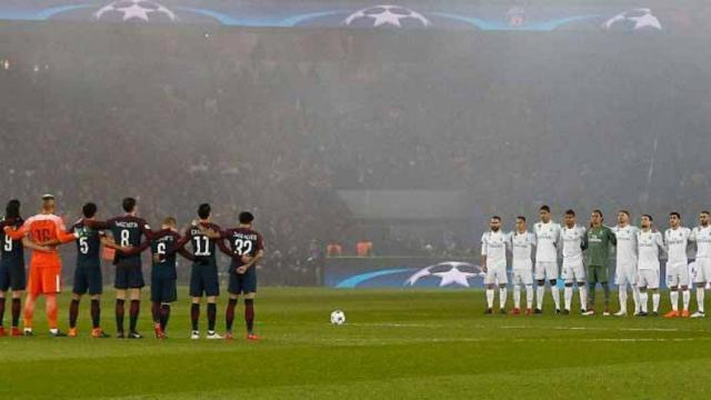 Minuto de silencio en el Parque de los Príncipes por Astori