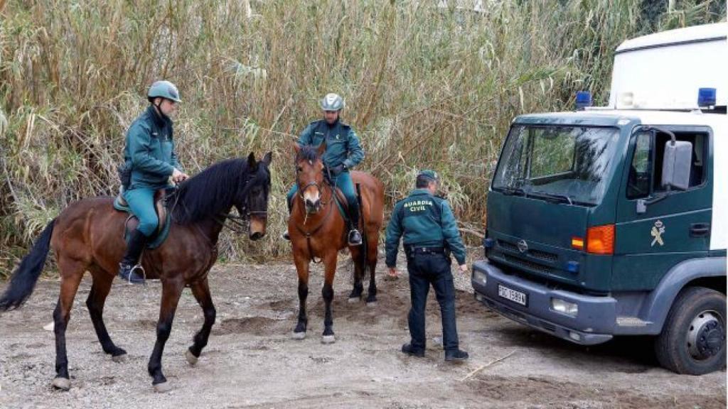 La Guardia Civil ha desplegado un amplio operativo para tratar de dar con el paradero del menor desaparecido.