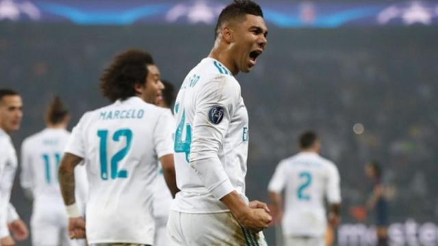 Casemiro celebra su gol en el Parque de los Príncipes