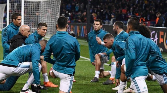 El Real Madrid durante el calentamiento en el Parque de los Príncipes. Foto Twitter (@ChampionsLeague)