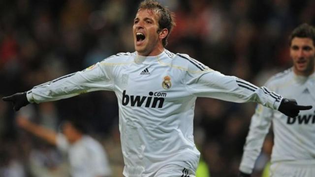 Van der Vaart celebra un gol con el Madrid. Foto: uefa.com