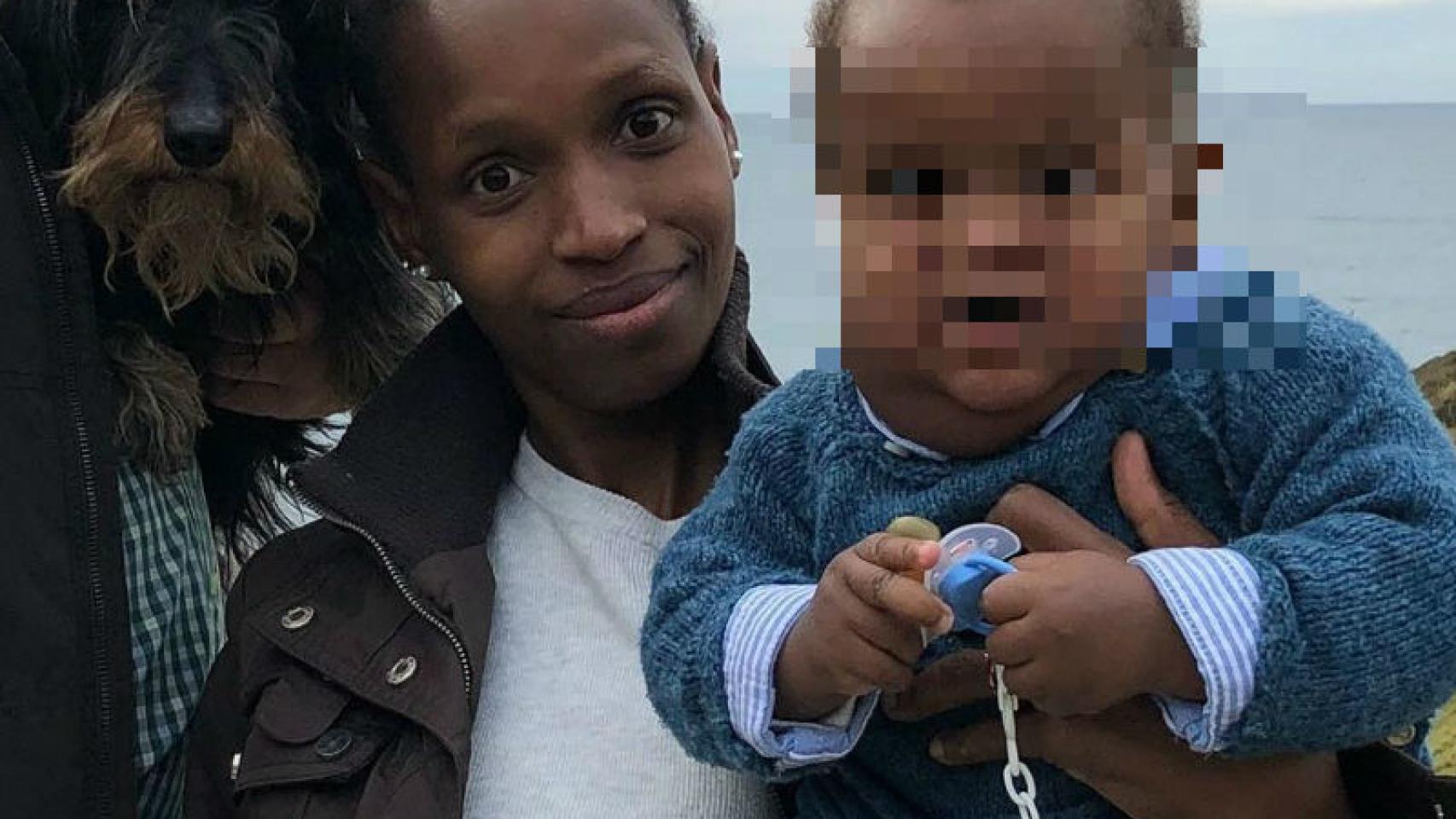 La madre y el niño desaparecidos en una imagen tras su llegada a España.