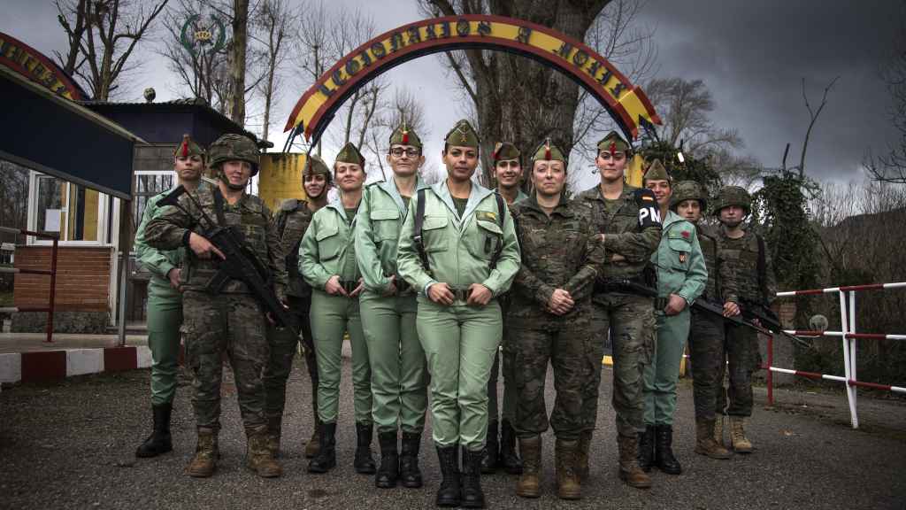 Varias de las mujeres legionarias que prestan sus servicios en el acuartelamiento de Montejaque (Málaga).