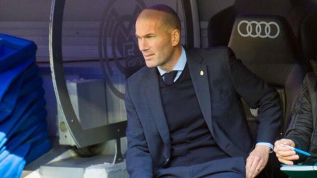 Zidane, en el banquillo. Foto: Pedro Rodríguez / El Bernabéu