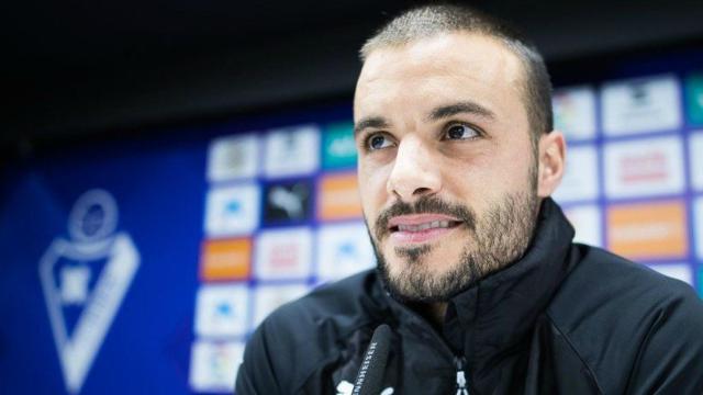 Pedro León, en rueda de prensa. Foto: Twitter (@SDEibar)