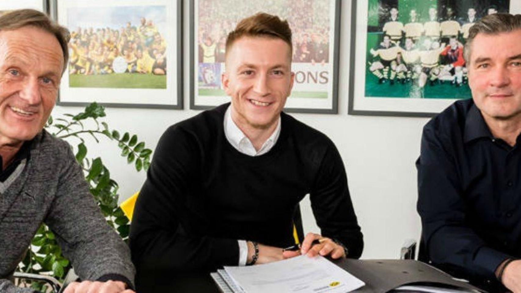 Marco Reus firma su contrato que le vincula hasta el 2023. Imagen: Twitter (@BVB)