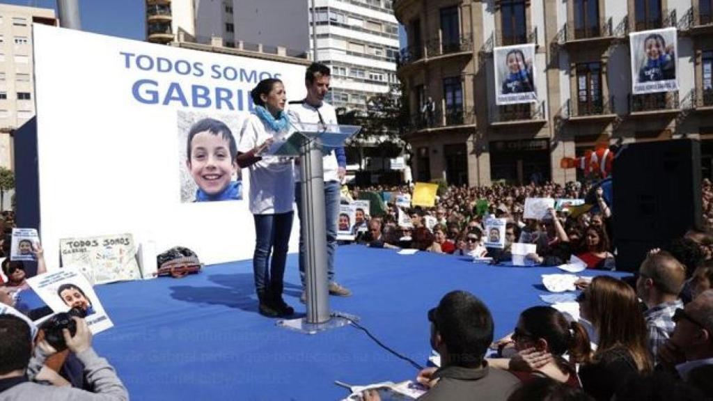 Gabriel recibe el cariño de miles de pescaitos que piden su regreso a casa