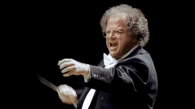 El director James Levine en una imagen de 2001.