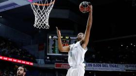 Anthony Randolph intentando un mate