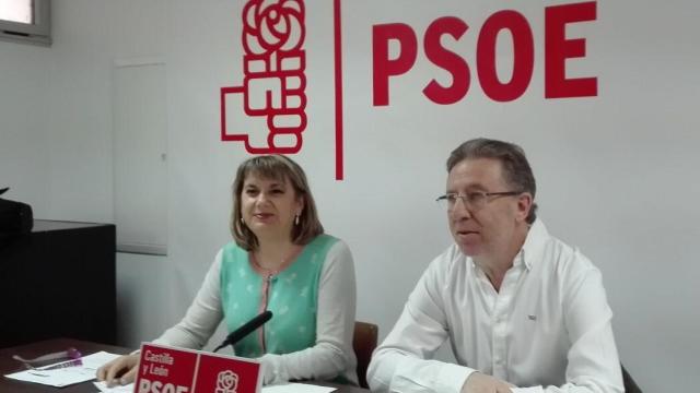 Los concejales socialistas María García y Fidel Francés