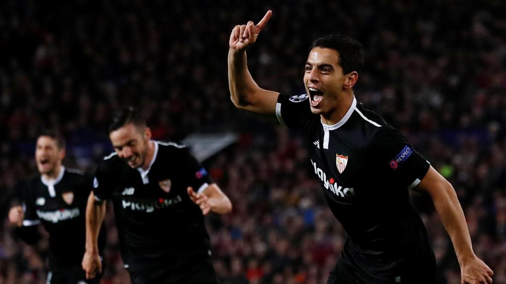 Ben Yedder celebra uno de sus goles al United.