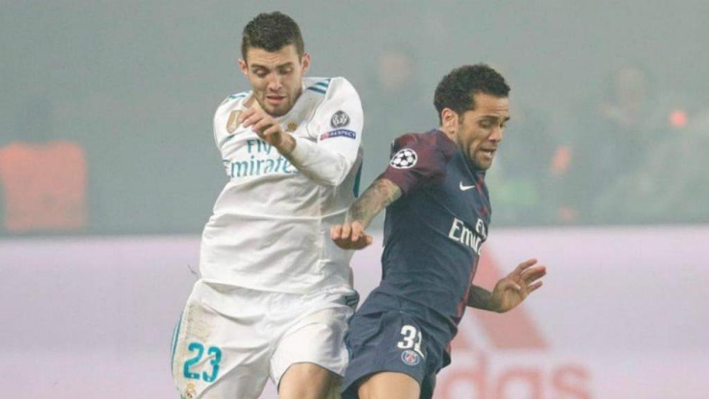 Kovacic contra Alves. Foto psg.fr