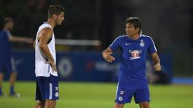 Morata charla con Conte. Foto chelseafc.com