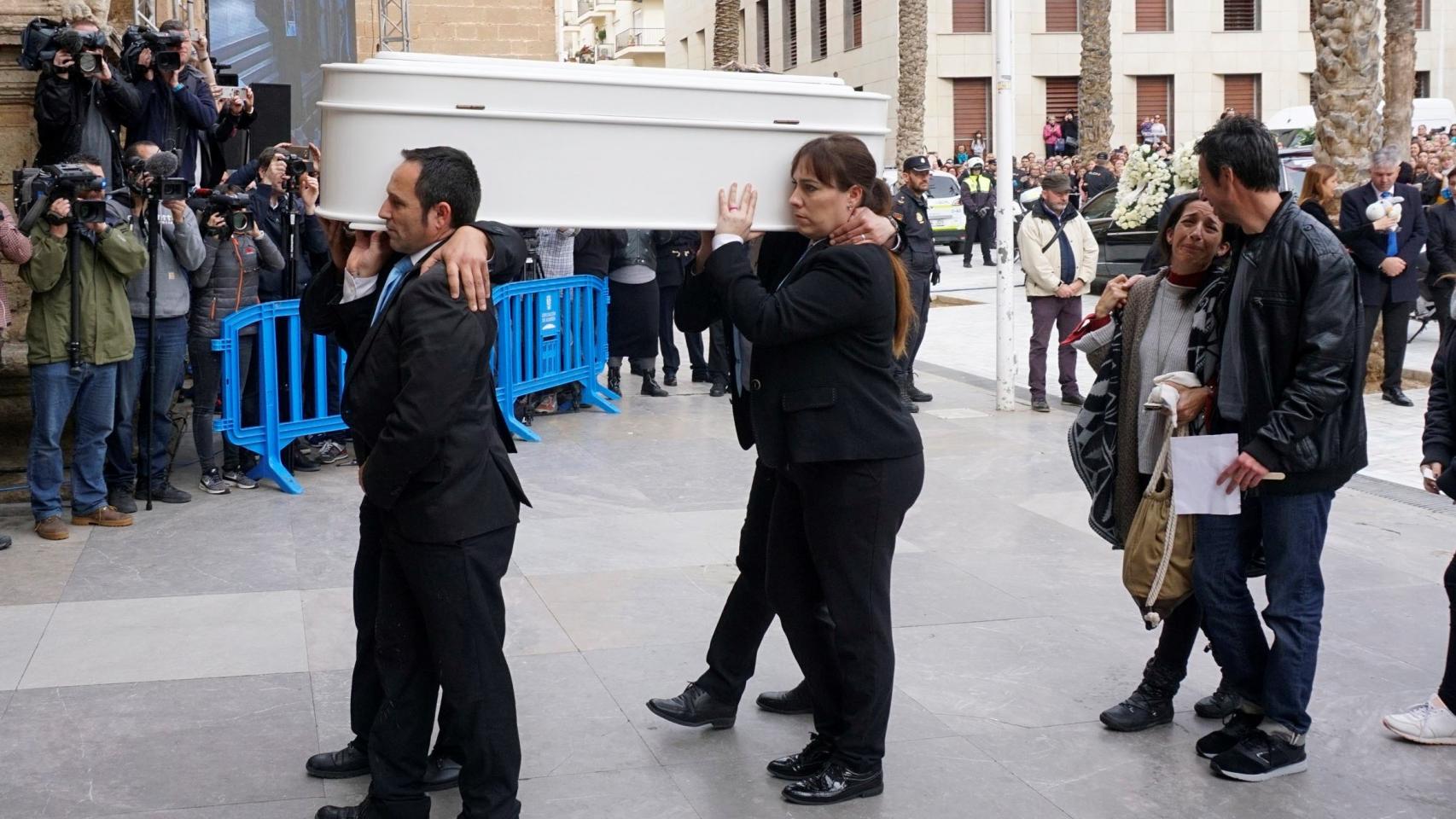 El último adiós a Gabriel: multitudinario funeral en Almería