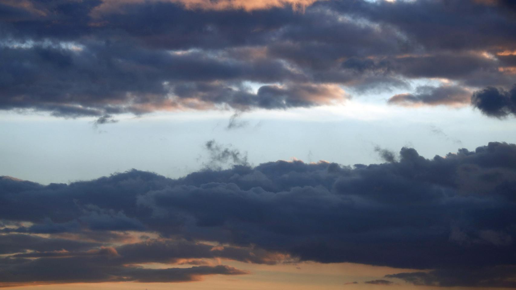 Atardecer este martes en Pamplona.