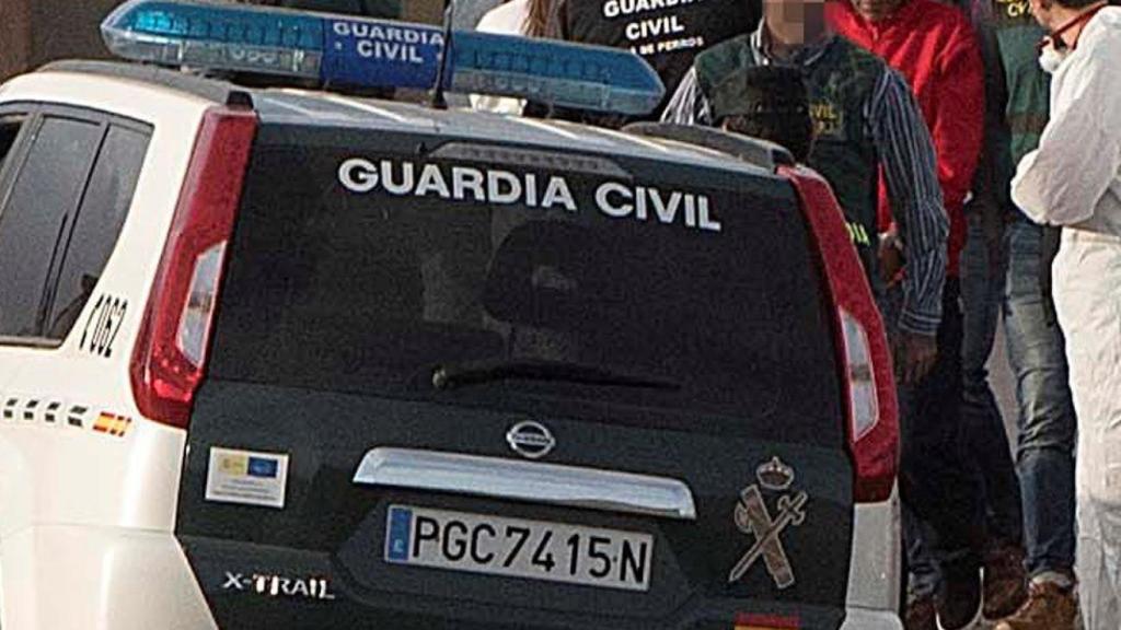 La acusada, en los registros de este martes con la Guardia Civil.