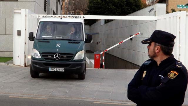 Un furgón policial traslada a Ana Julia Quezada a la prisión de Acebuche