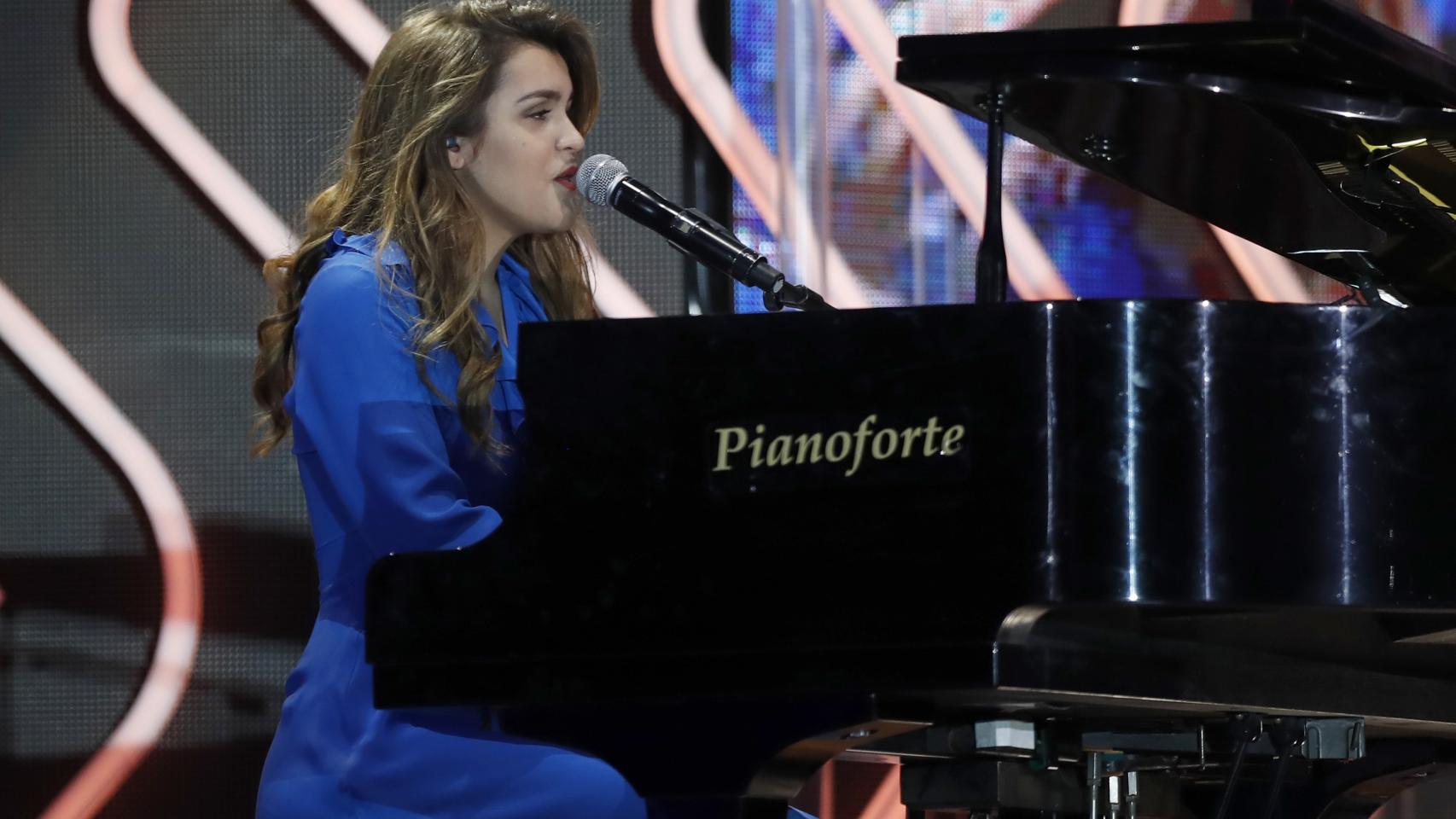 Amaia Romero al piano.