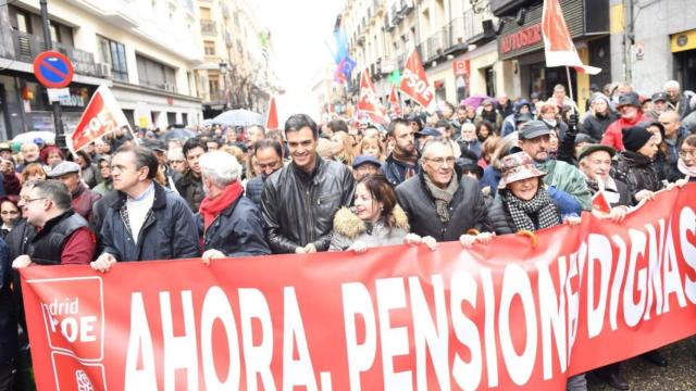 Pedro Sánchez, en la manifestación en Madrid por unas pensiones dignas.