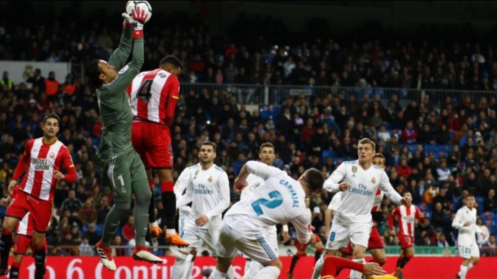 Parada de Keylor Navas al Girona. Pedro Rodriguez/El Bernabéu