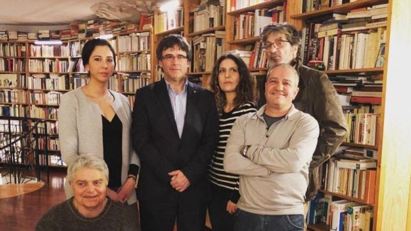 Puigdemont junto a miembros del Consejo municipal de Ginebra / TWITTER