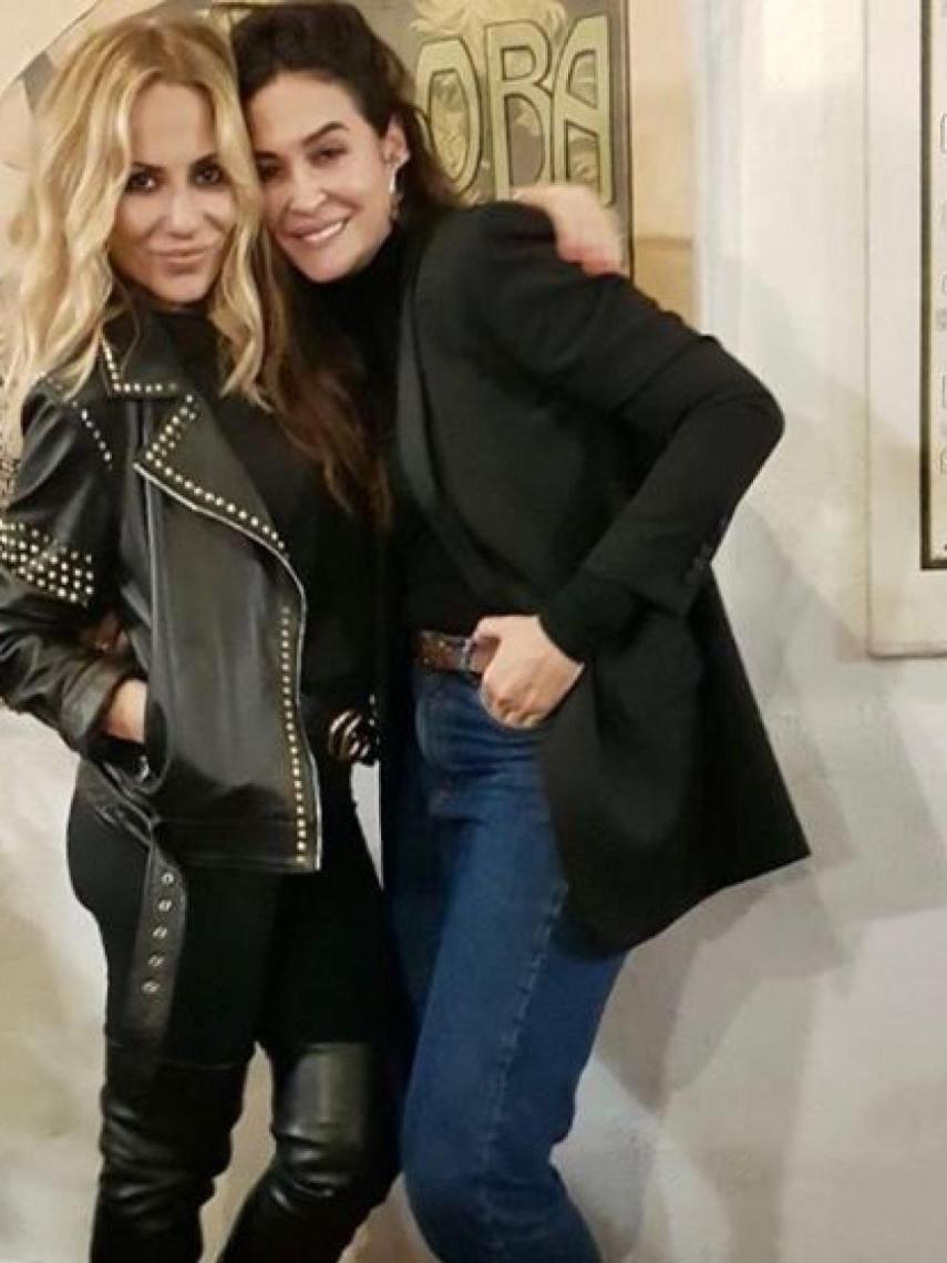 Marta Sánchez y Vicky, en el Pimpi.