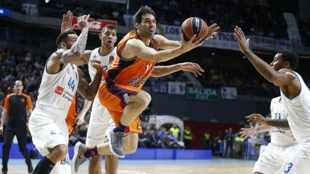 San Emeterio ante el Real Madrid en Euroliga. Foto: euroleague.net