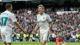 Kroos y Lucas Vázquez celebran el cuarto gol. Foto: Pedro Rodríguez / El Bernabéu