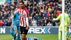 Mauro Júnior celebrando su gol con el PSV. Foto: Twitter (@psv).