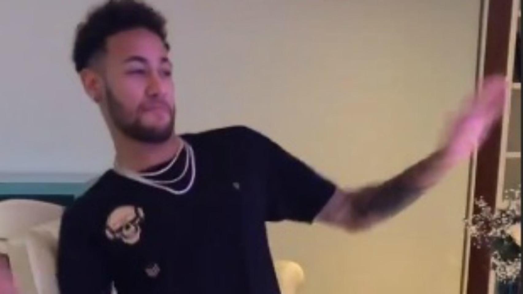 Neymar Jr bailando tras la operación. Foto Instagram (@neymarjr)