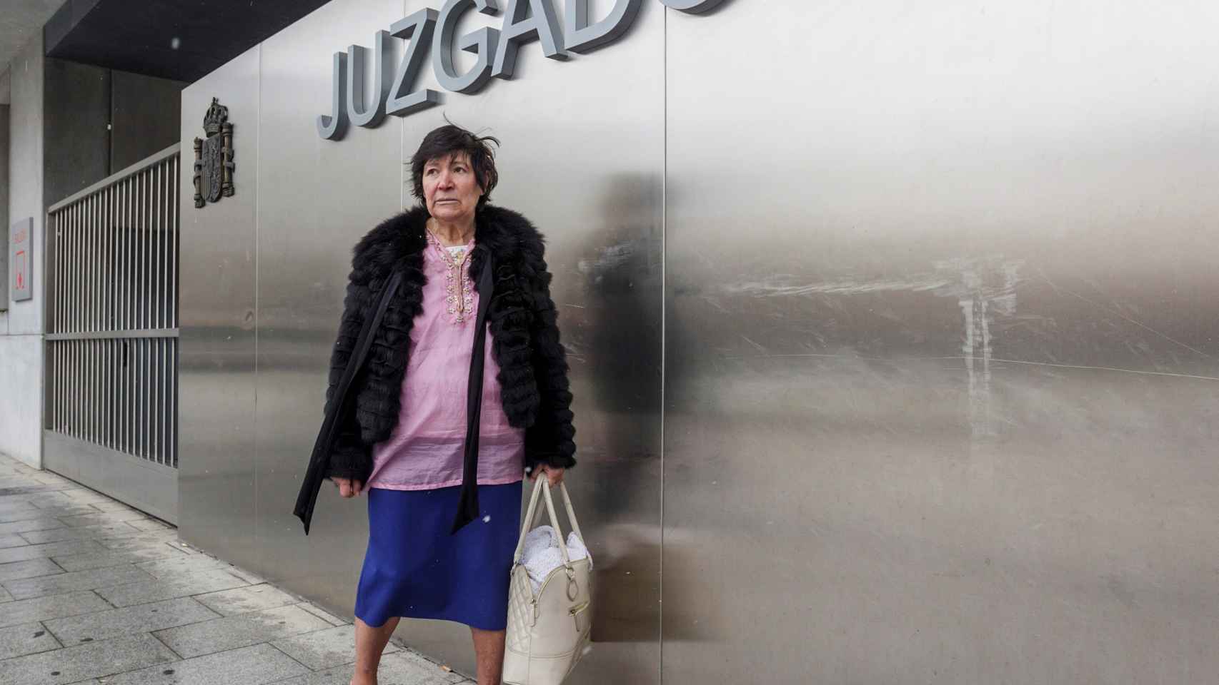 Mauricia Ibáñez a las puertas del juzgado de familia de Burgos